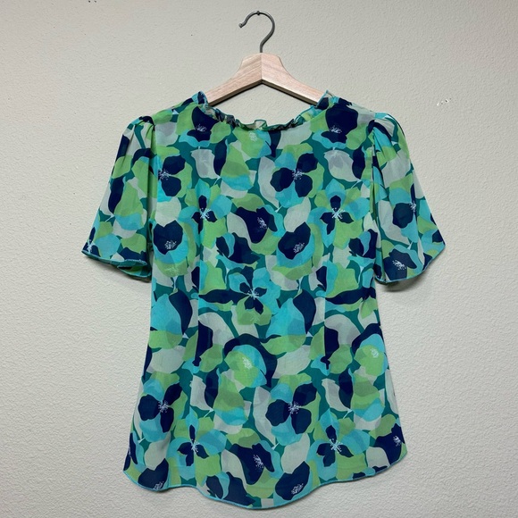 Cabi top women XS floral short sleeve lightweight trixie shirt blue & green - Picture 2 of 9